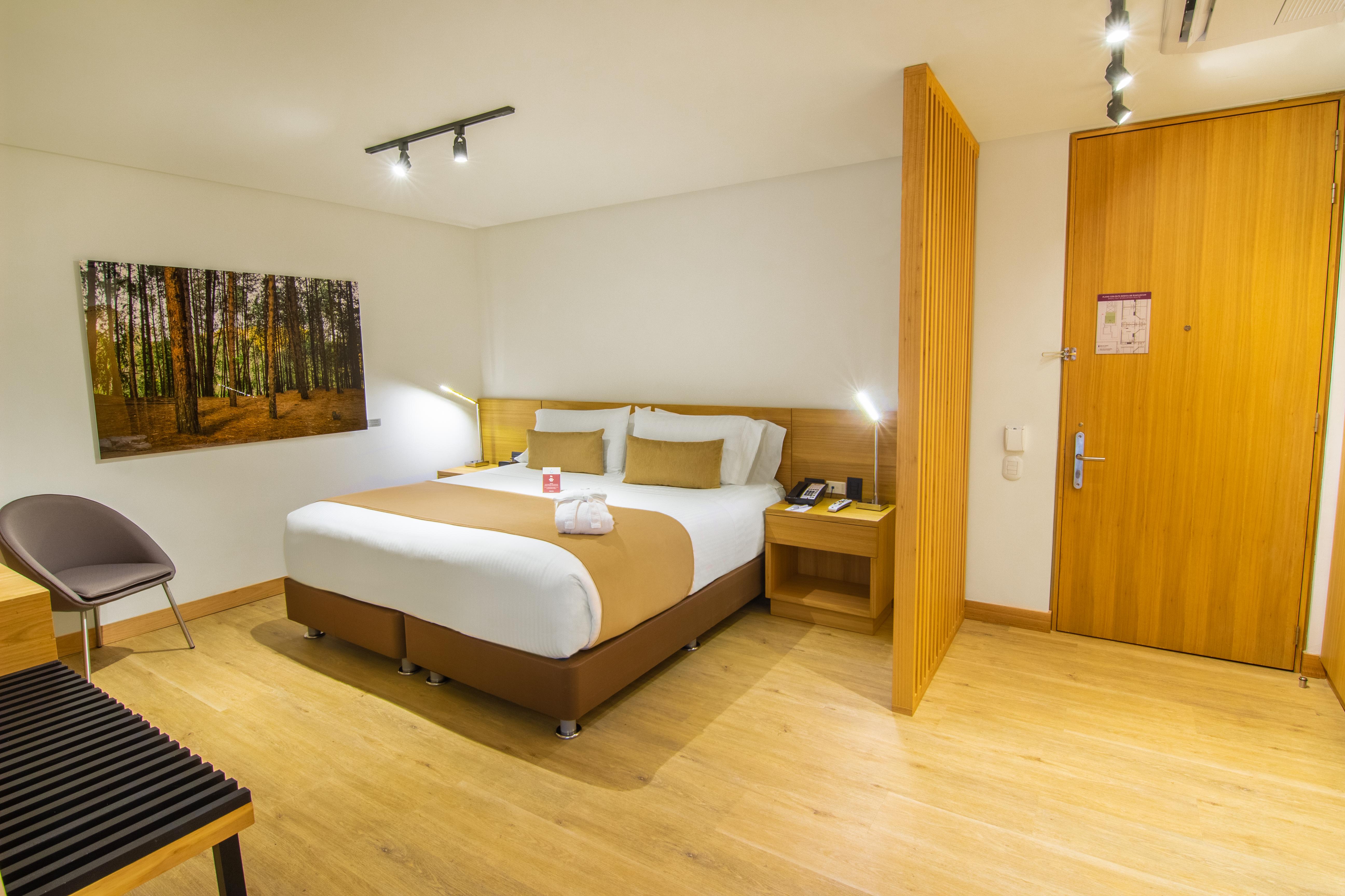 Best Western Plus 93 Park Hotel Богота Экстерьер фото A room at the hotel