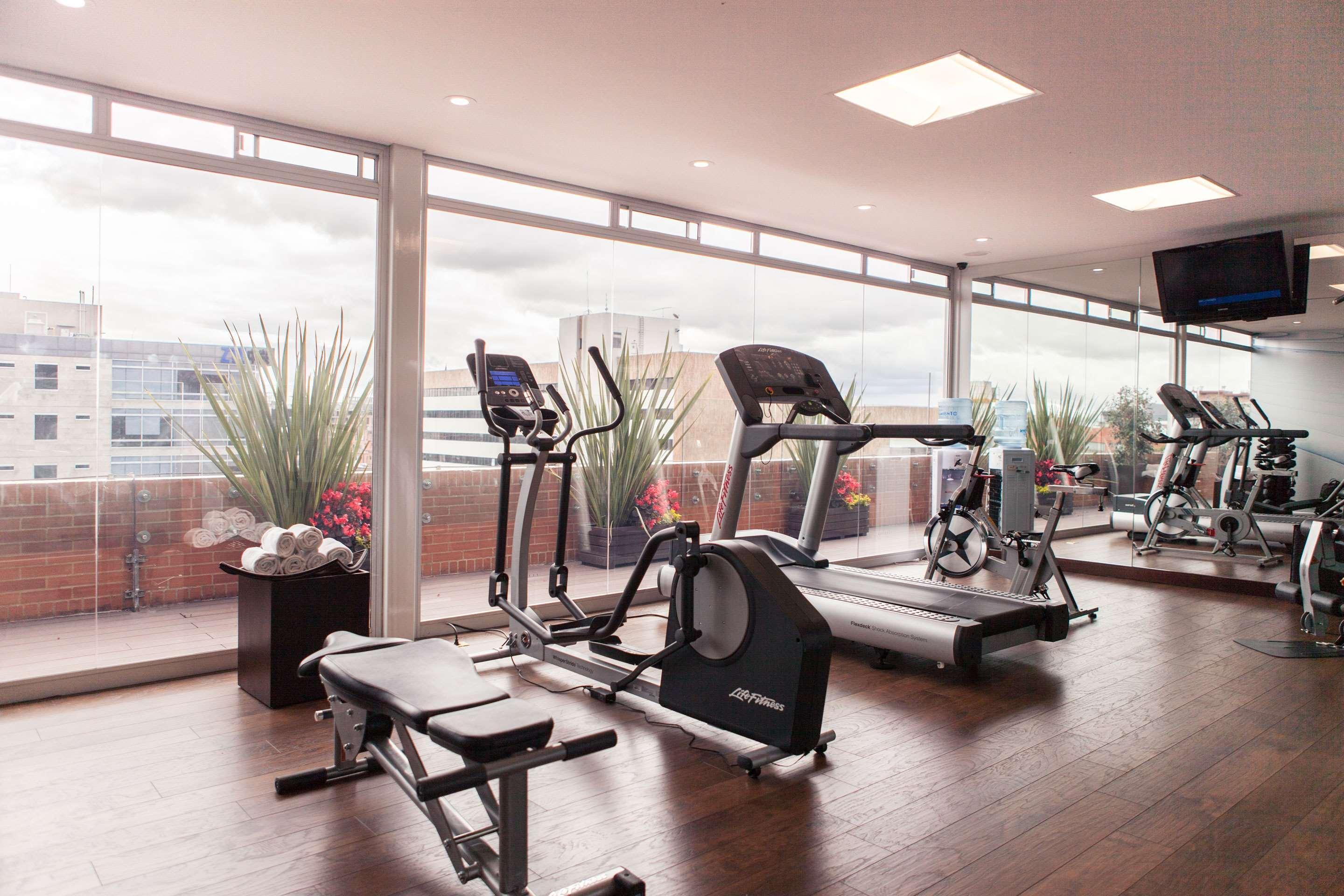 Best Western Plus 93 Park Hotel Богота Экстерьер фото A gym in a hotel