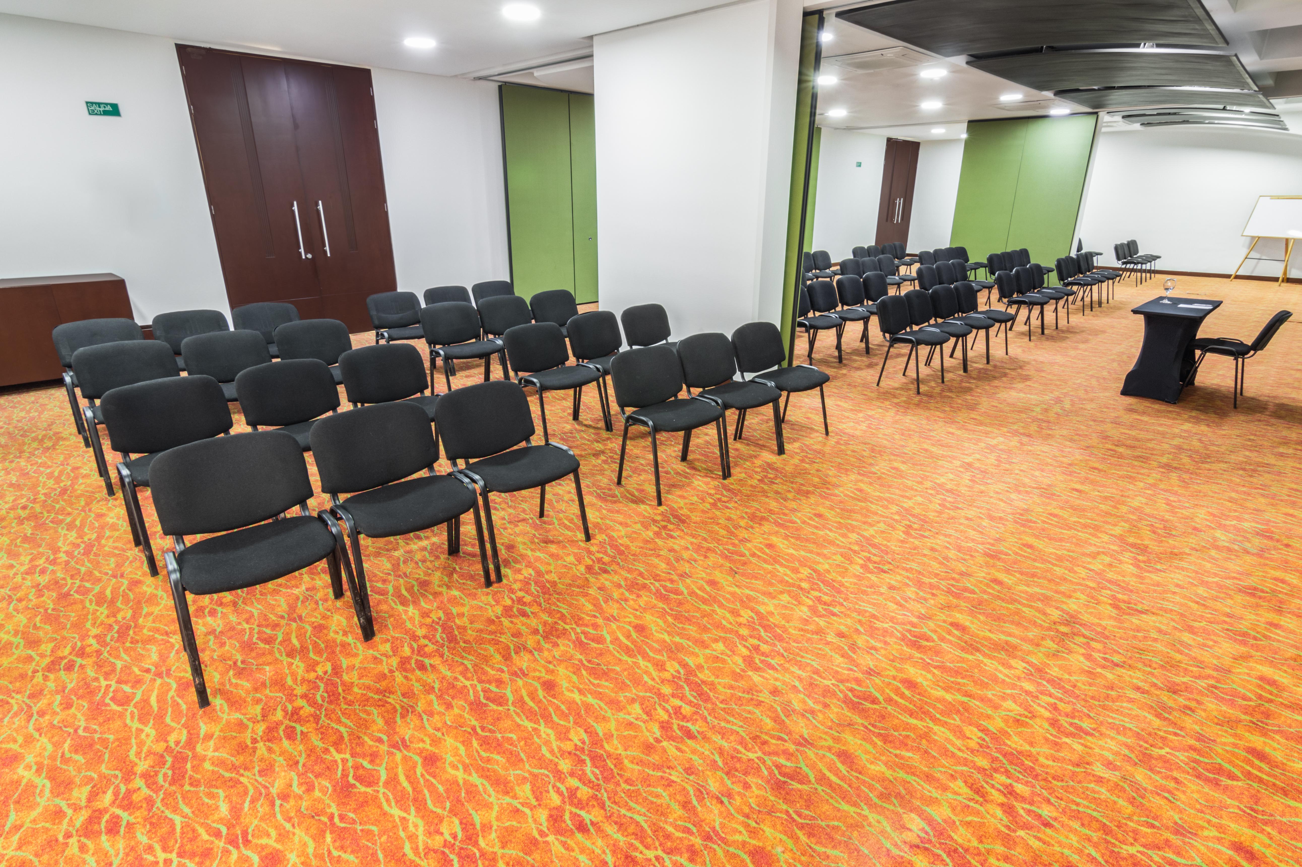 Best Western Plus 93 Park Hotel Богота Экстерьер фото A meeting room at the hotel