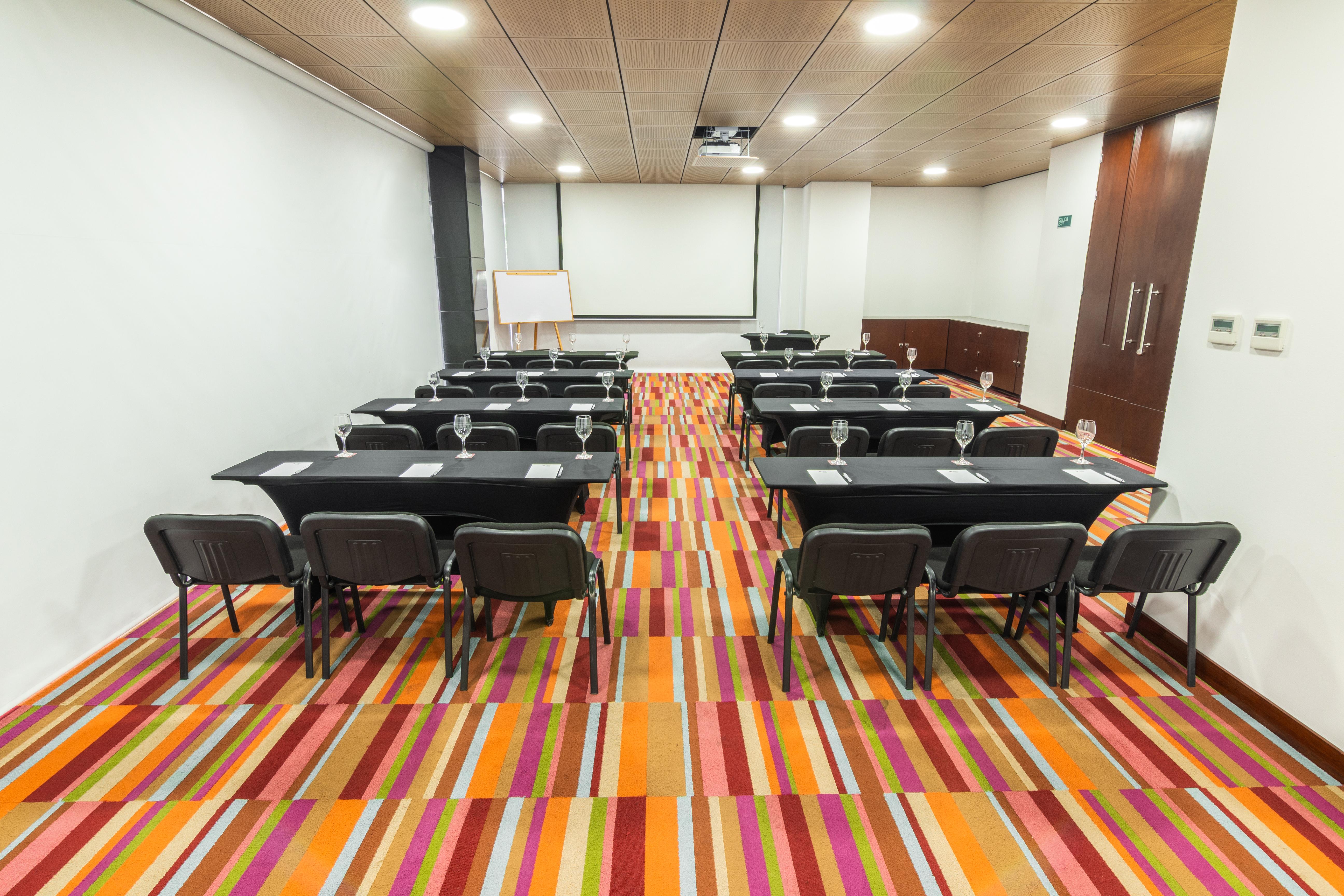 Best Western Plus 93 Park Hotel Богота Экстерьер фото Meeting room at the hotel