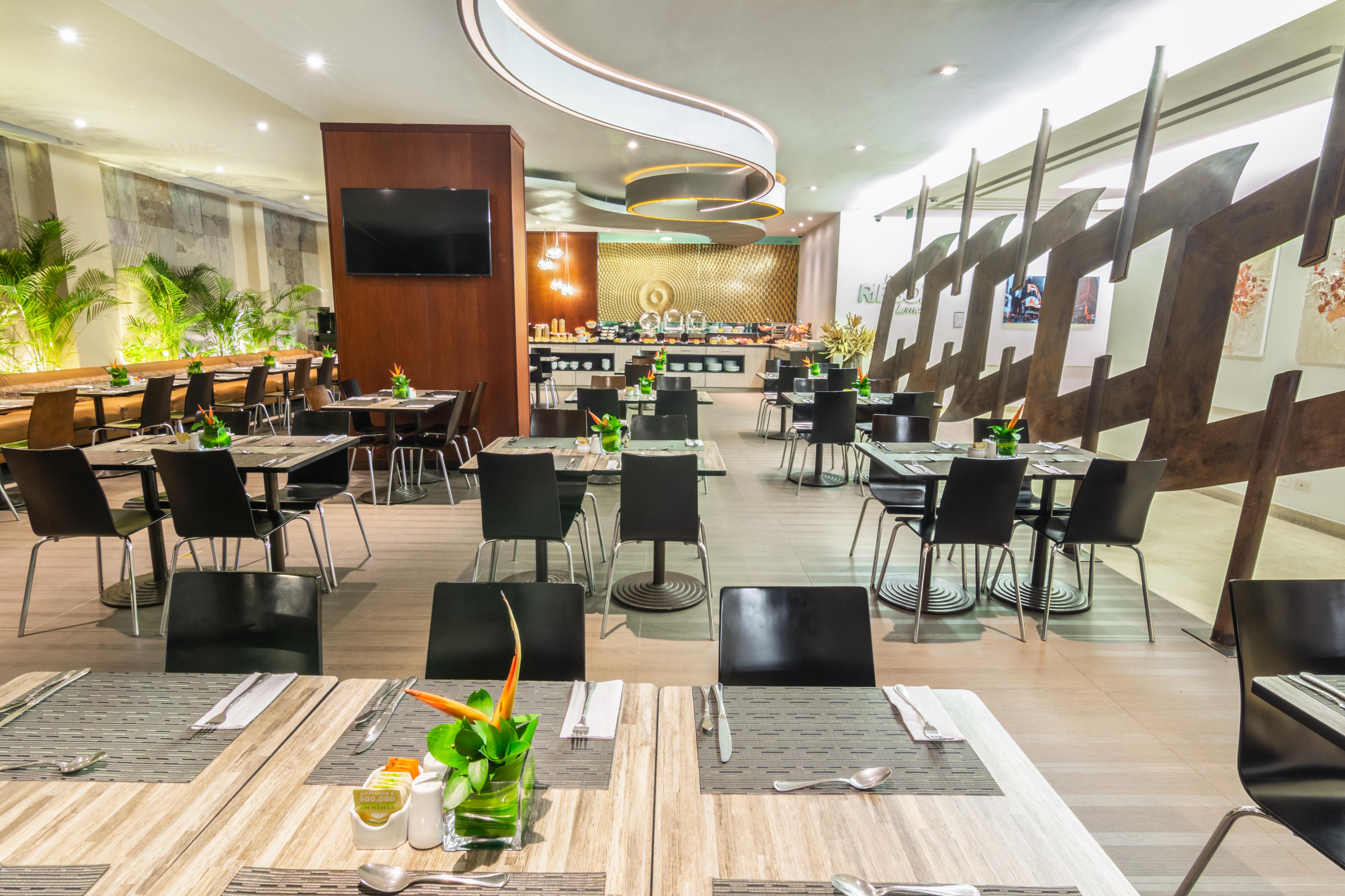 Best Western Plus 93 Park Hotel Богота Экстерьер фото The lounge at Kuala Lumpur International Airport