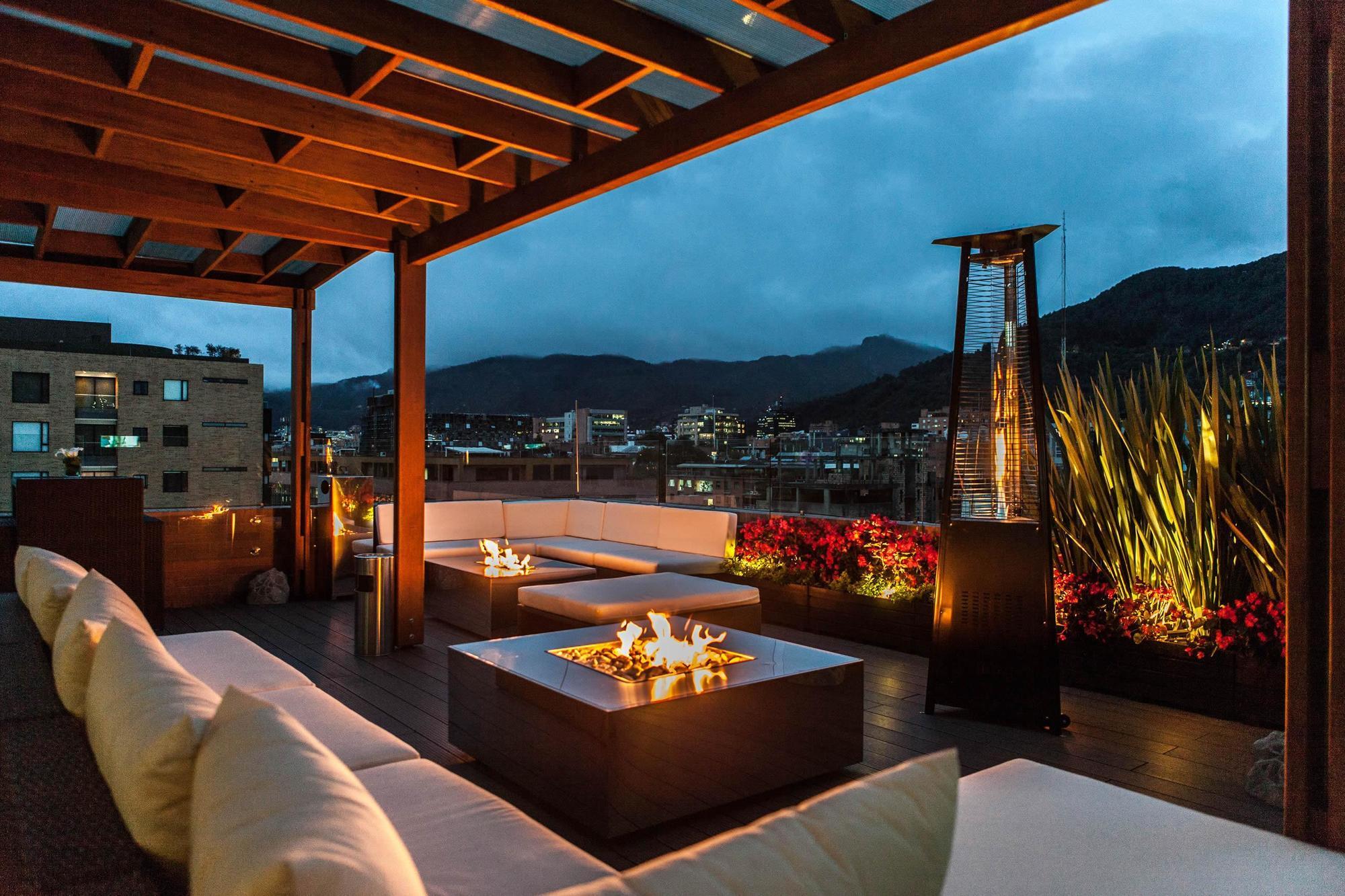 Best Western Plus 93 Park Hotel Богота Экстерьер фото Rooftop bar at the Four Seasons Hotel, Santiago