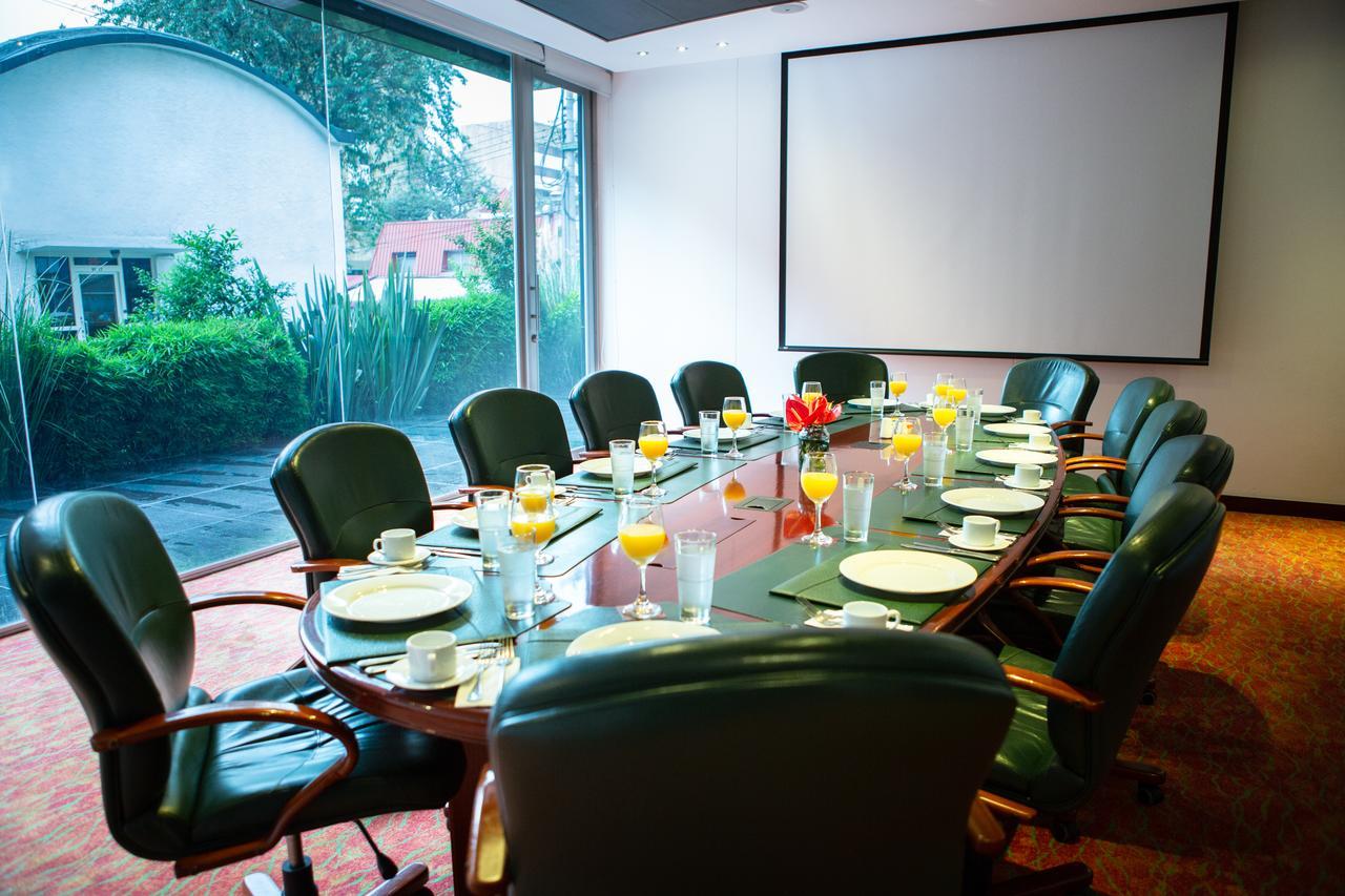Best Western Plus 93 Park Hotel Богота Экстерьер фото A boardroom at a hotel