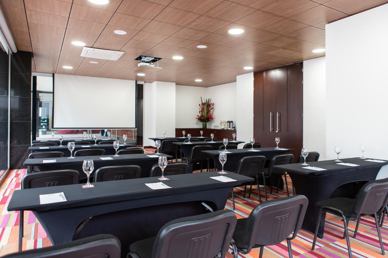 Best Western Plus 93 Park Hotel Богота Экстерьер фото Meeting room at the hotel